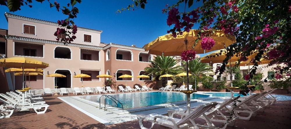 Residence Sos Alinos Cala Liberotto Exterior photo