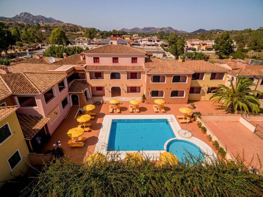 Residence Sos Alinos Cala Liberotto Exterior photo